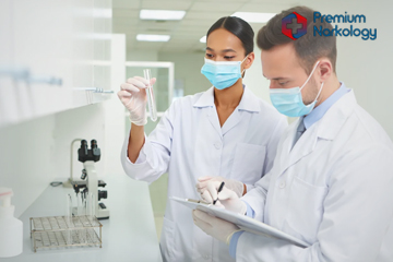 Сотрудники лаборатории за работой